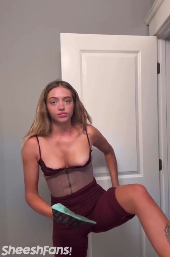 Woah Vicky Nude Nipples Slip On Live Video Onlyfans